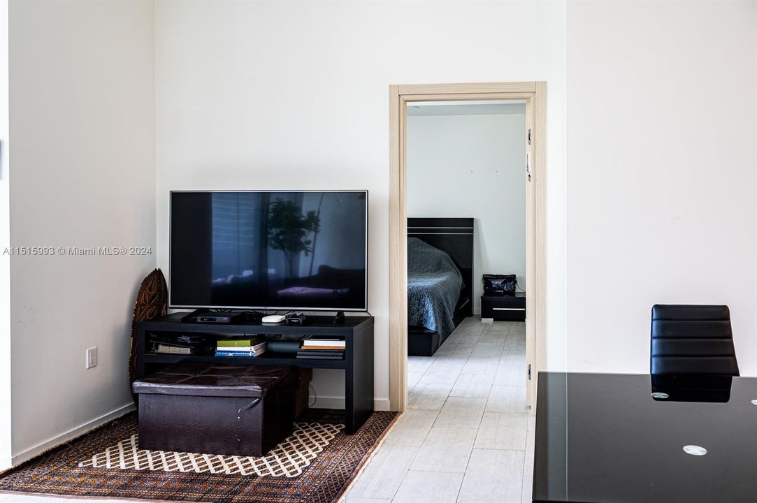 Recently Rented: $4,700 (1 beds, 1 baths, 820 Square Feet)