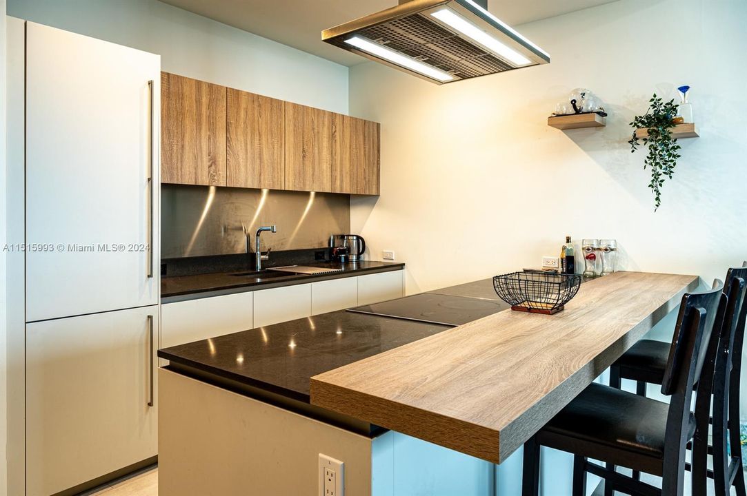 Recently Rented: $4,700 (1 beds, 1 baths, 820 Square Feet)