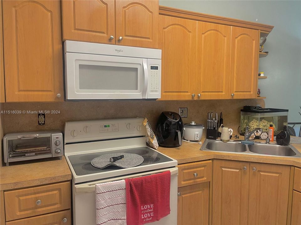 Vendido Recientemente: $330,000 (2 camas, 2 baños, 1020 Pies cuadrados)