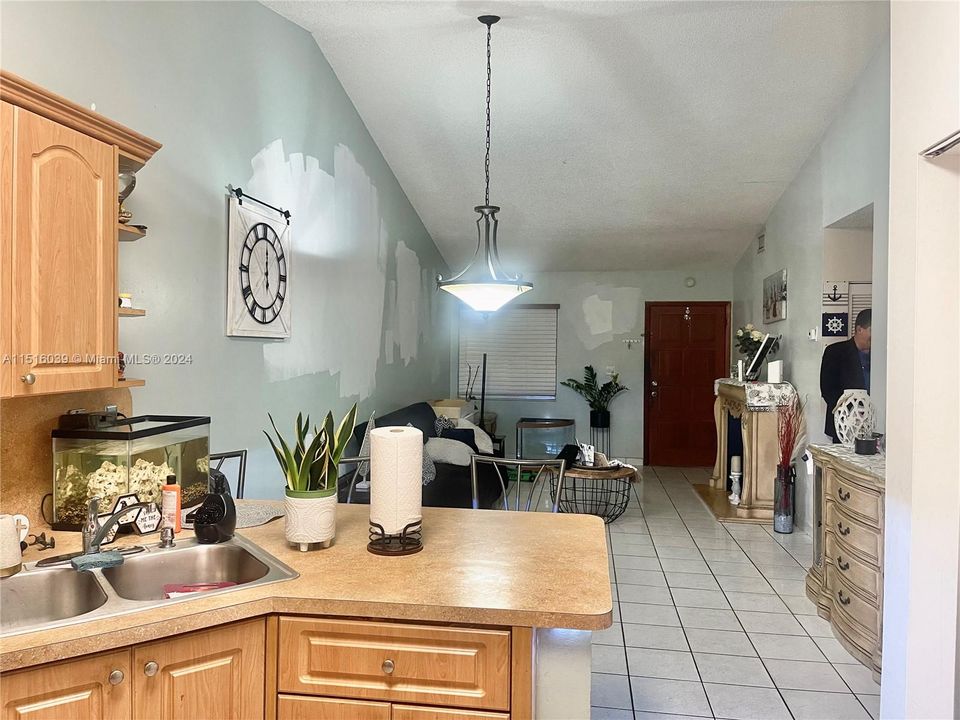 Vendido Recientemente: $330,000 (2 camas, 2 baños, 1020 Pies cuadrados)