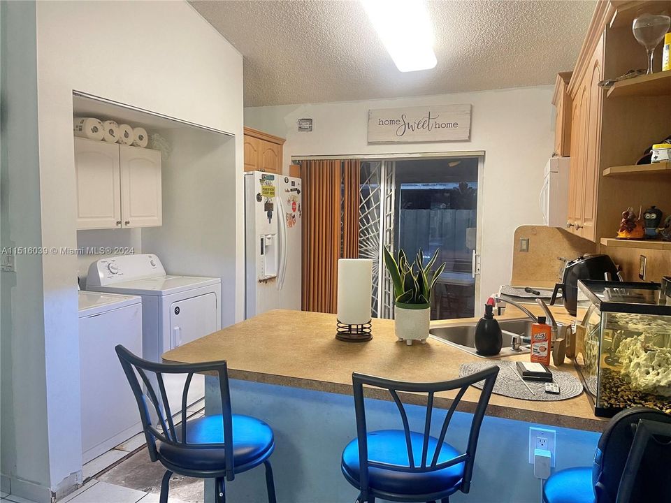 Vendido Recientemente: $330,000 (2 camas, 2 baños, 1020 Pies cuadrados)