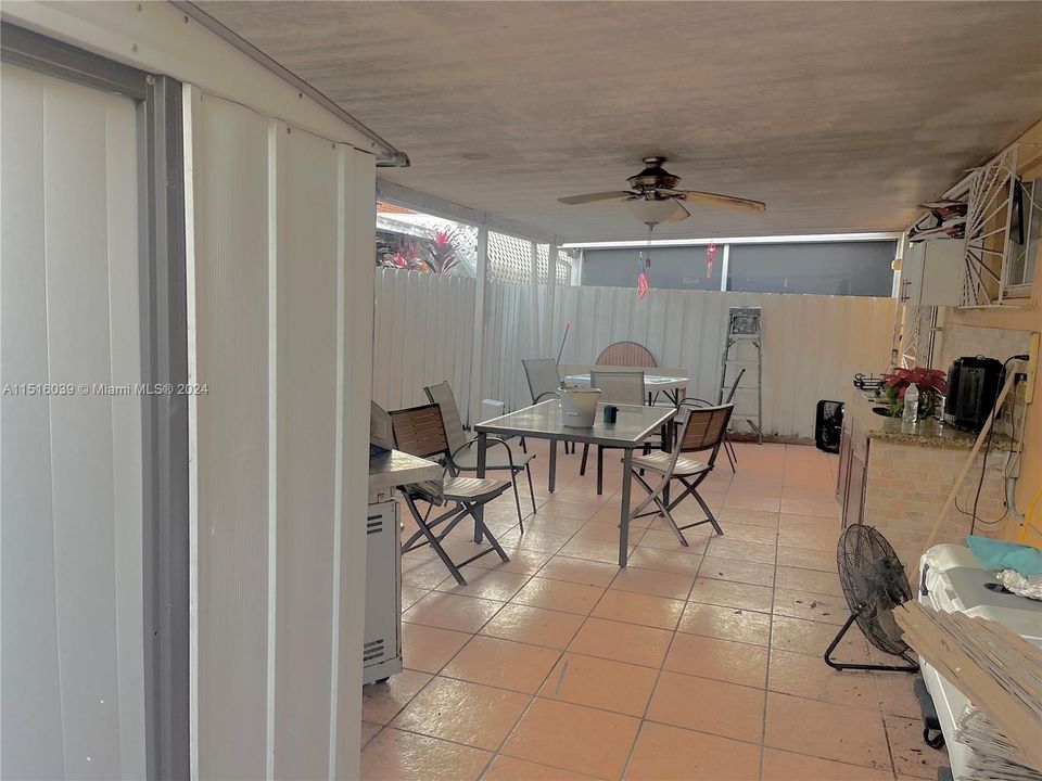 Vendido Recientemente: $330,000 (2 camas, 2 baños, 1020 Pies cuadrados)