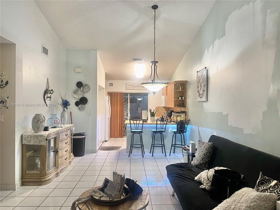 Vendido Recientemente: $330,000 (2 camas, 2 baños, 1020 Pies cuadrados)