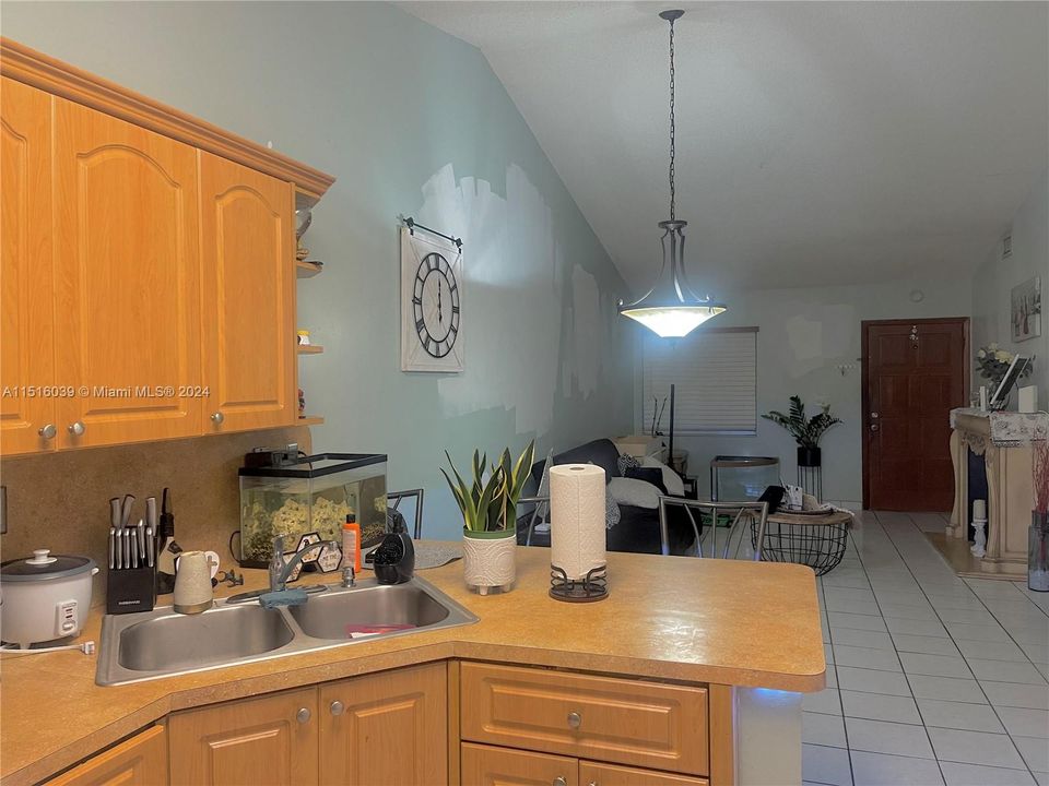 Vendido Recientemente: $330,000 (2 camas, 2 baños, 1020 Pies cuadrados)