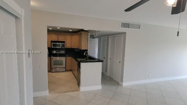 For Sale: $260,000 (2 beds, 2 baths, 1178 Square Feet)