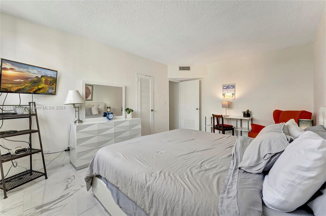 Recently Sold: $670,000 (2 beds, 2 baths, 1236 Square Feet)