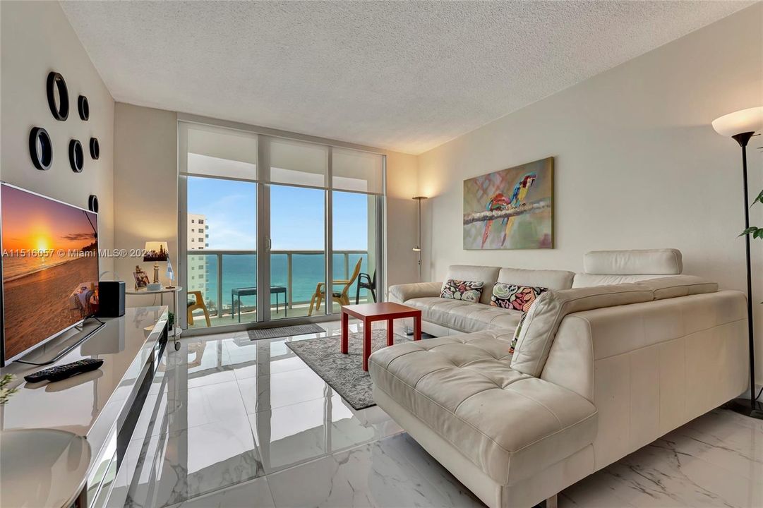 Recently Sold: $670,000 (2 beds, 2 baths, 1236 Square Feet)