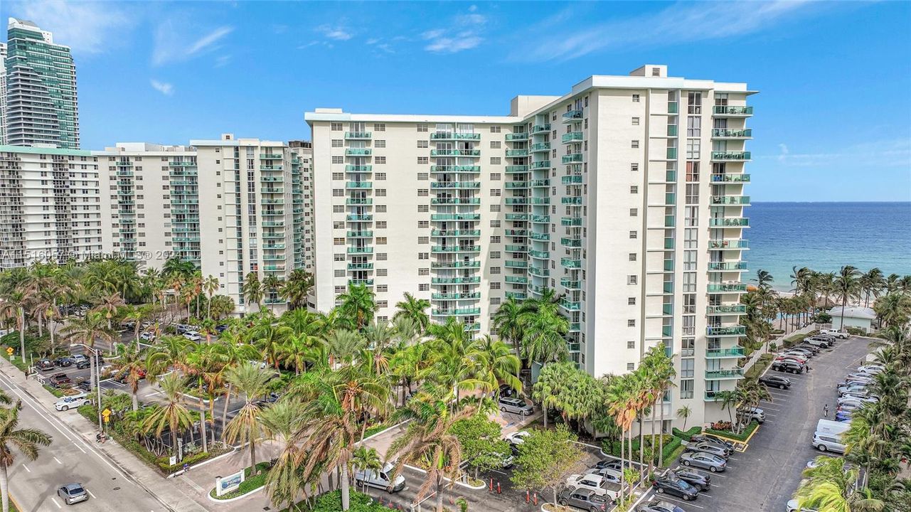 Recently Sold: $670,000 (2 beds, 2 baths, 1236 Square Feet)