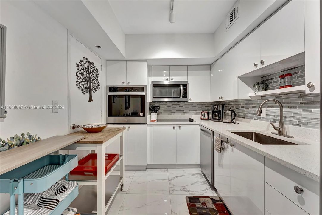Recently Sold: $670,000 (2 beds, 2 baths, 1236 Square Feet)