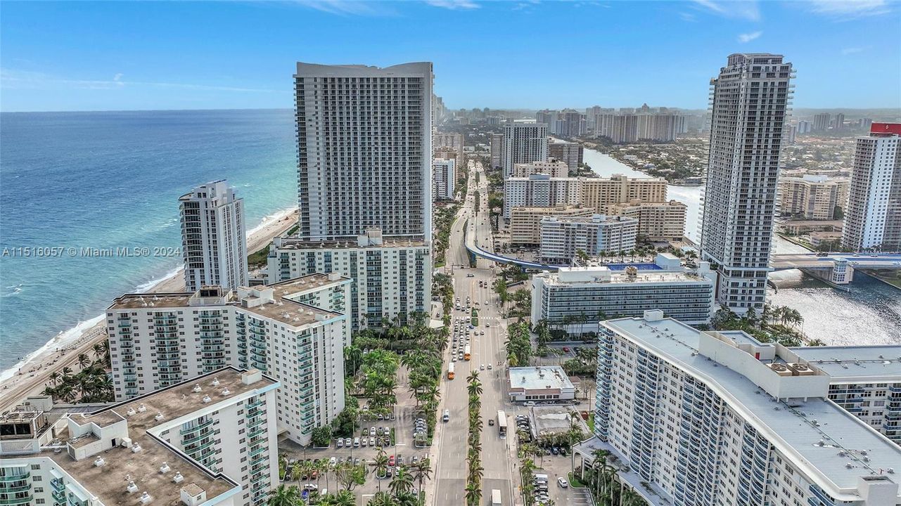 Recently Sold: $670,000 (2 beds, 2 baths, 1236 Square Feet)