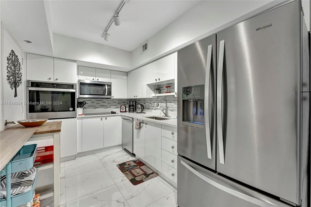 Recently Sold: $670,000 (2 beds, 2 baths, 1236 Square Feet)