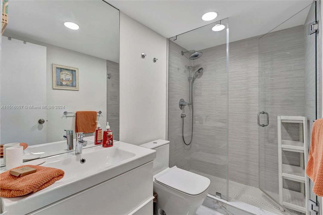 Recently Sold: $670,000 (2 beds, 2 baths, 1236 Square Feet)