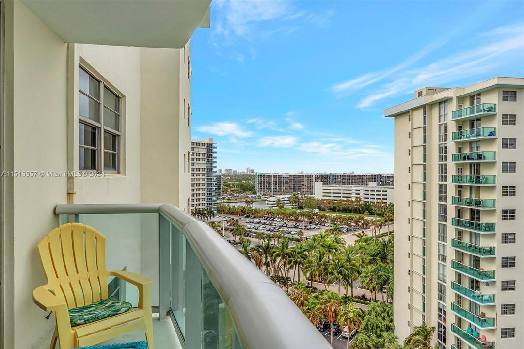 Recently Sold: $670,000 (2 beds, 2 baths, 1236 Square Feet)
