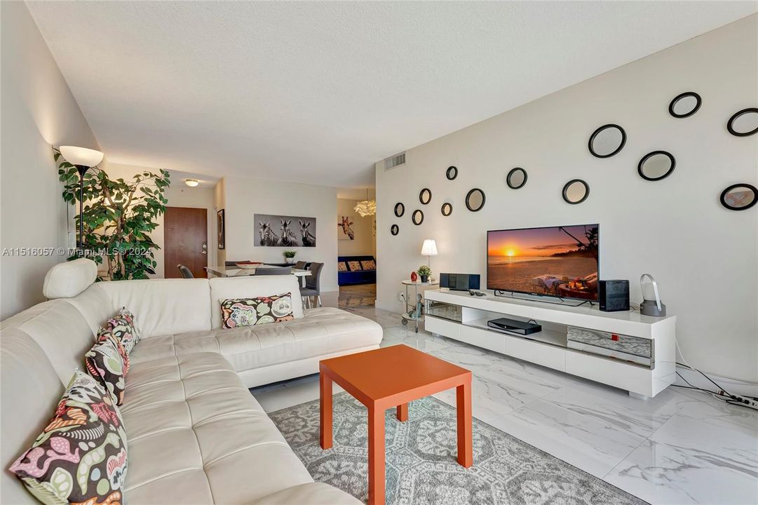 Recently Sold: $670,000 (2 beds, 2 baths, 1236 Square Feet)