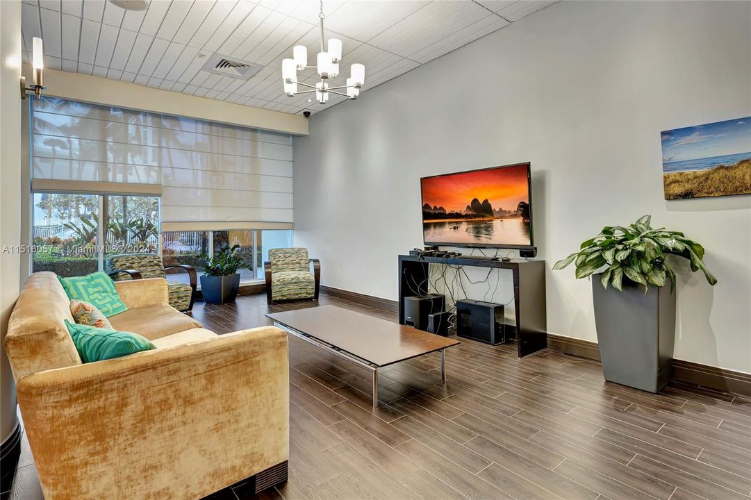 Recently Sold: $670,000 (2 beds, 2 baths, 1236 Square Feet)