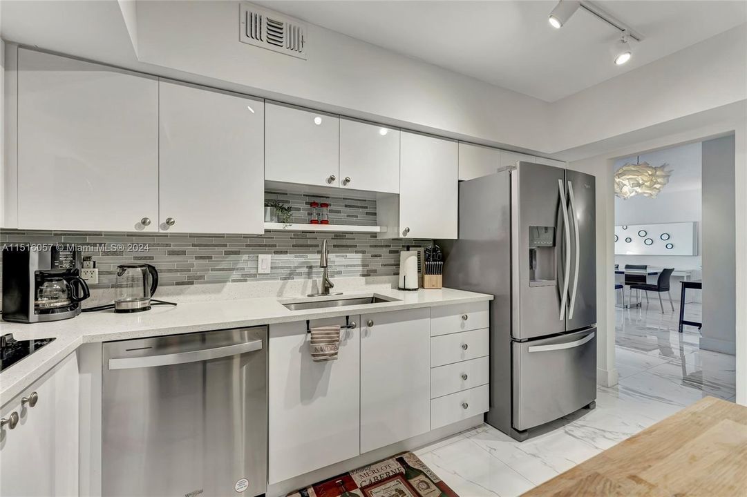 Recently Sold: $670,000 (2 beds, 2 baths, 1236 Square Feet)
