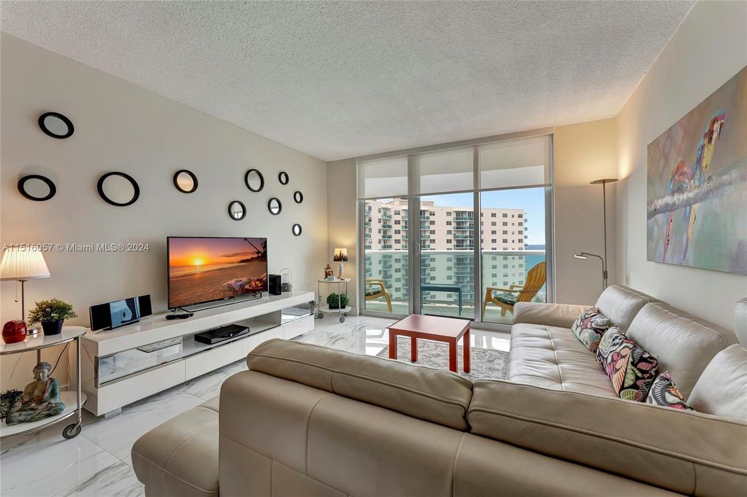 Recently Sold: $670,000 (2 beds, 2 baths, 1236 Square Feet)