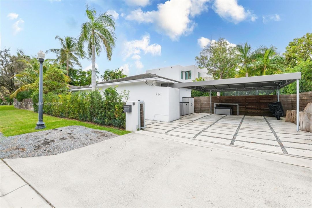 Recently Sold: $3,200,000 (4 beds, 3 baths, 2379 Square Feet)