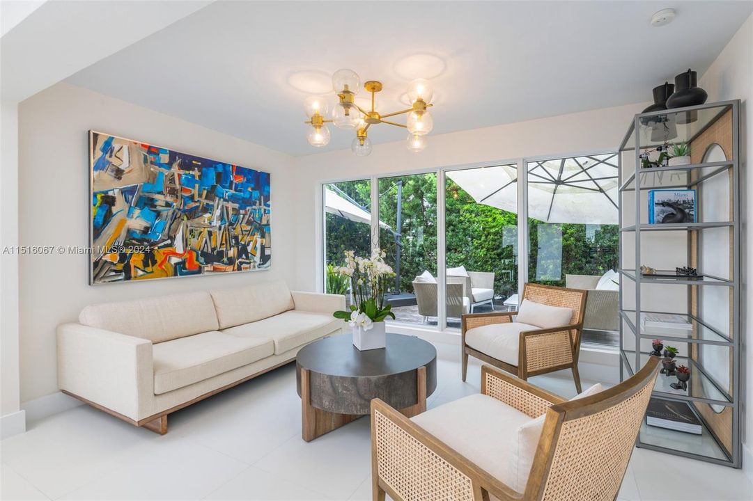 Recently Sold: $3,200,000 (4 beds, 3 baths, 2379 Square Feet)