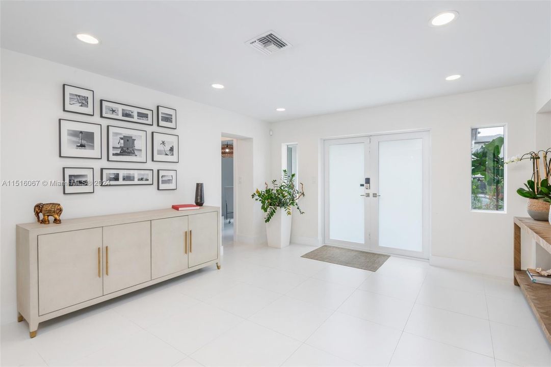 Recently Sold: $3,200,000 (4 beds, 3 baths, 2379 Square Feet)