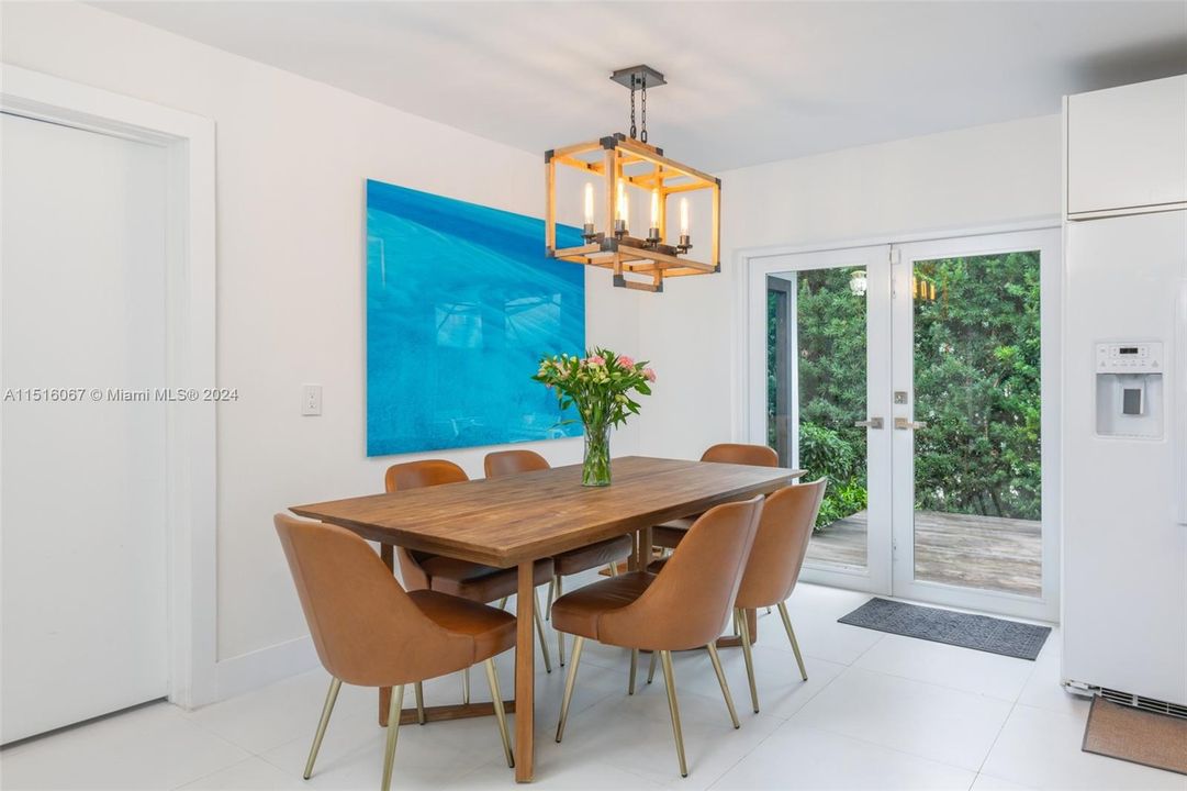 Recently Sold: $3,200,000 (4 beds, 3 baths, 2379 Square Feet)