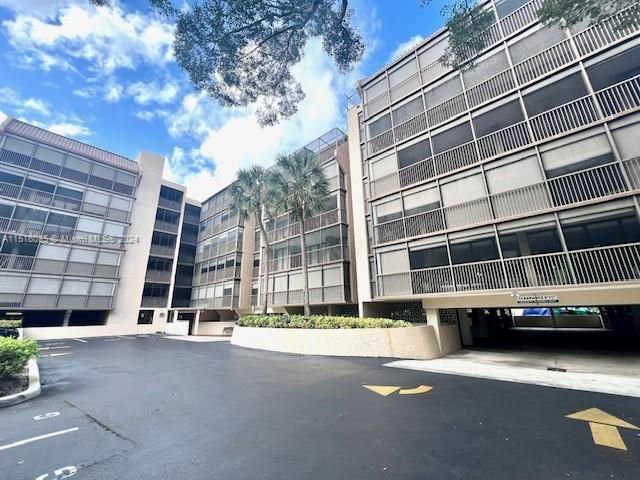 Recently Sold: $349,000 (2 beds, 2 baths, 1785 Square Feet)