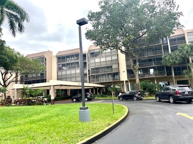 Recently Sold: $349,000 (2 beds, 2 baths, 1785 Square Feet)