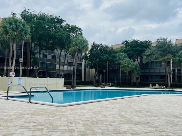 Recently Sold: $349,000 (2 beds, 2 baths, 1785 Square Feet)