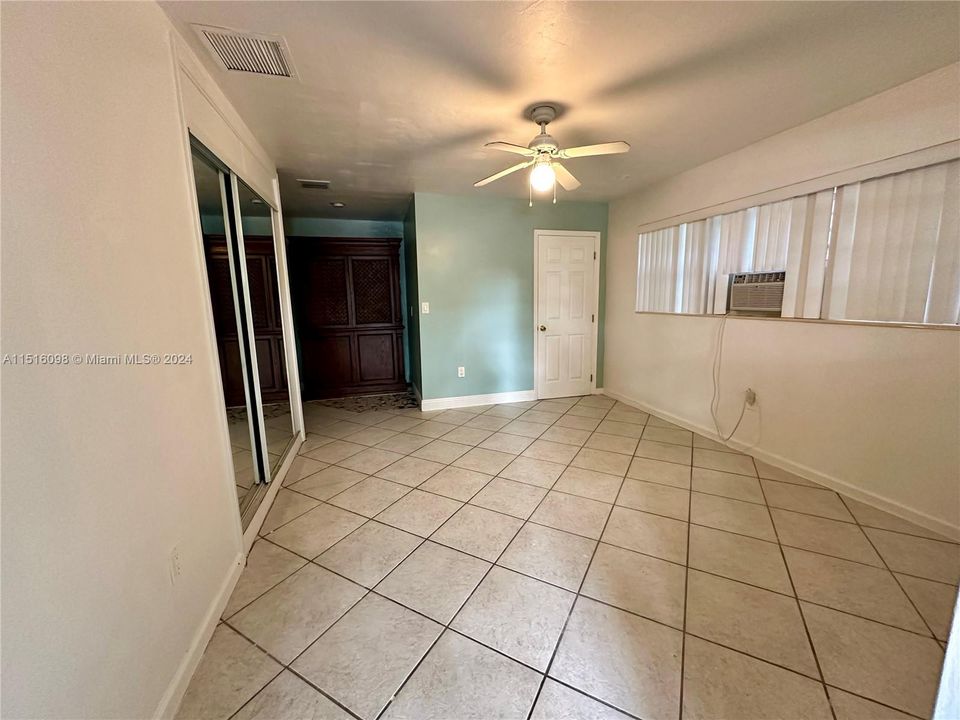 Recently Rented: $850 (0 beds, 1 baths, 1575 Square Feet)