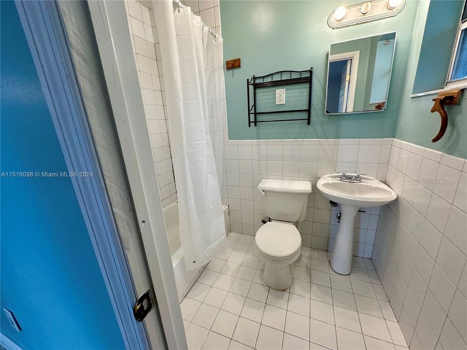 Recently Rented: $850 (0 beds, 1 baths, 1575 Square Feet)