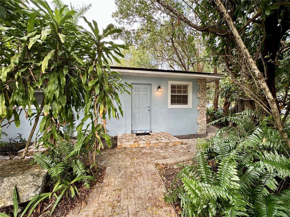 Recently Rented: $850 (0 beds, 1 baths, 1575 Square Feet)