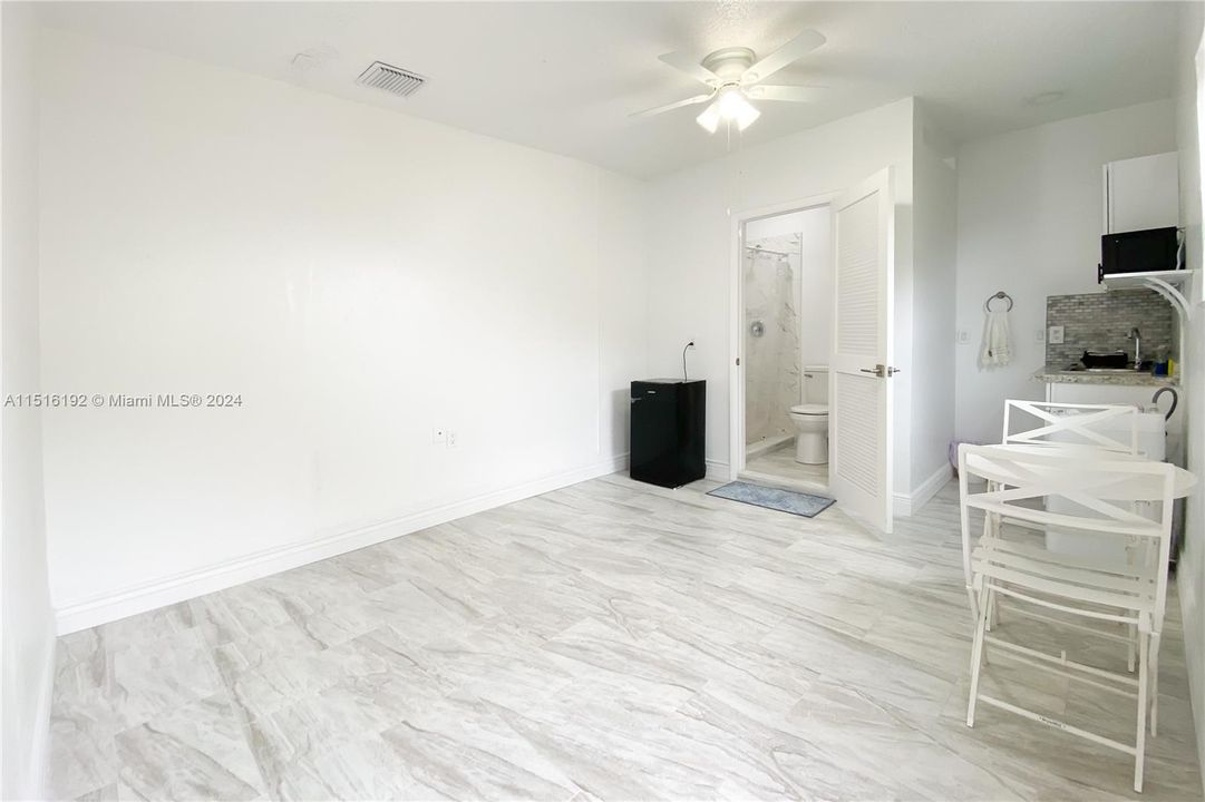 Недавно арендовано: $1,300 (0 спален, 1 ванн, 250 Квадратных фут)