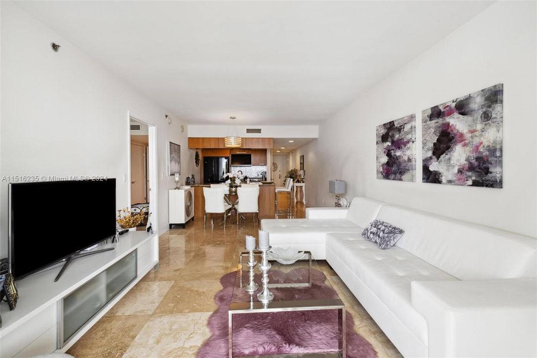 For Sale: $730,000 (2 beds, 1 baths, 1086 Square Feet)