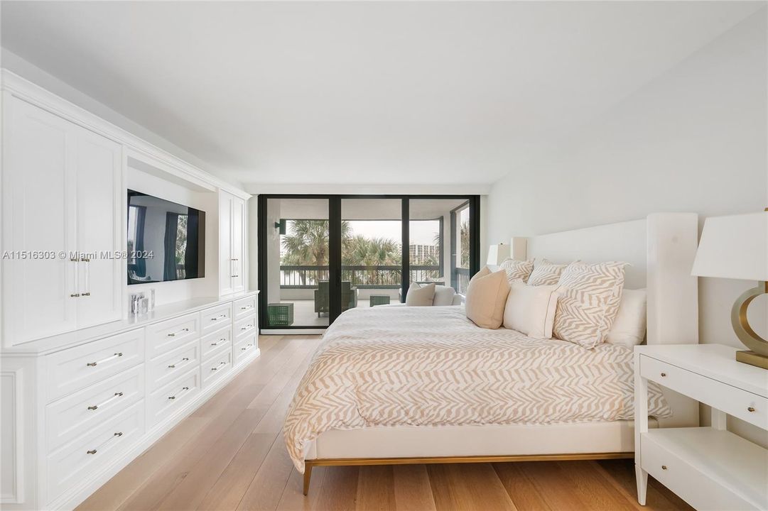 Recently Sold: $3,425,000 (3 beds, 3 baths, 3012 Square Feet)