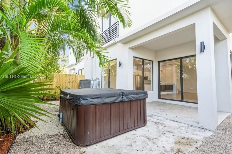 Recently Rented: $7,000 (4 beds, 3 baths, 2335 Square Feet)