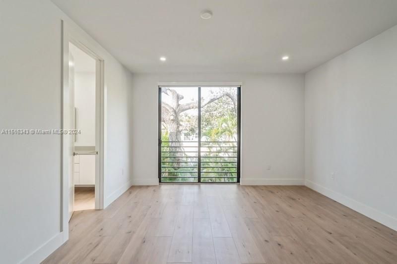 Recently Rented: $7,000 (4 beds, 3 baths, 2335 Square Feet)