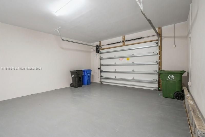 Recently Rented: $7,000 (4 beds, 3 baths, 2335 Square Feet)