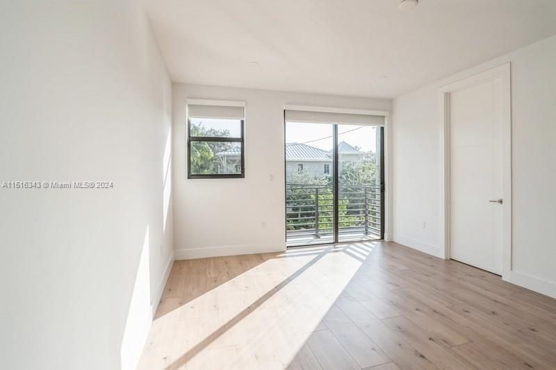 Recently Rented: $7,000 (4 beds, 3 baths, 2335 Square Feet)