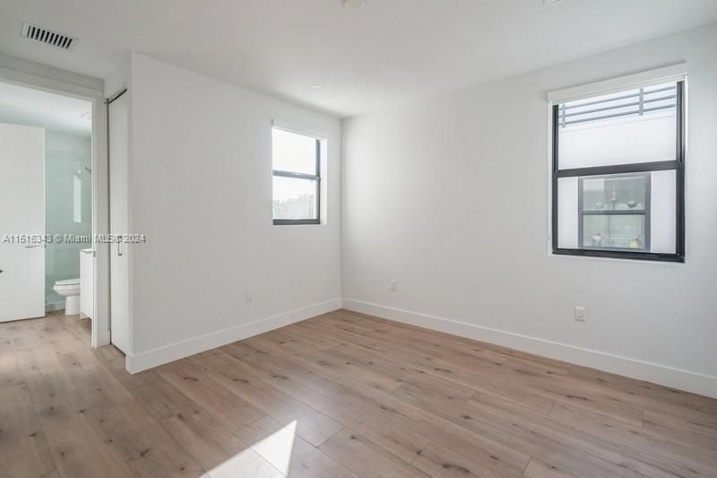 Recently Rented: $7,000 (4 beds, 3 baths, 2335 Square Feet)