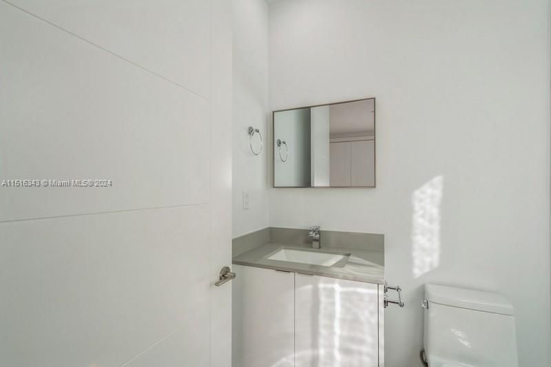 Recently Rented: $7,000 (4 beds, 3 baths, 2335 Square Feet)