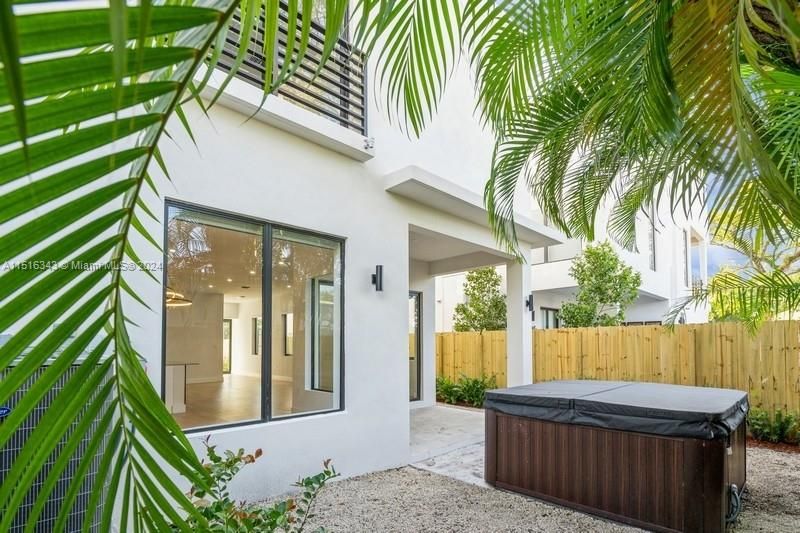 Recently Rented: $7,000 (4 beds, 3 baths, 2335 Square Feet)