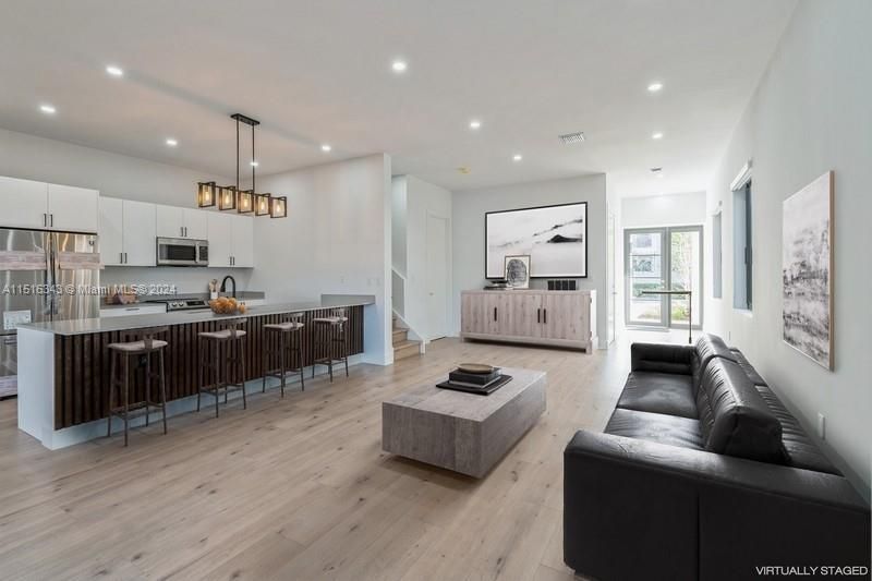 Recently Rented: $7,000 (4 beds, 3 baths, 2335 Square Feet)