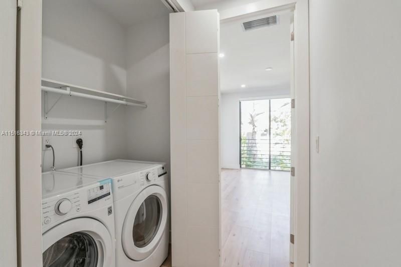 Recently Rented: $7,000 (4 beds, 3 baths, 2335 Square Feet)