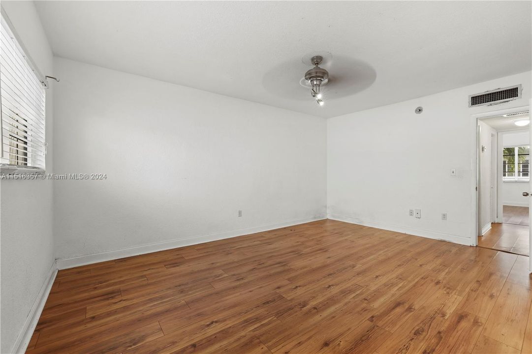 For Sale: $475,000 (2 beds, 2 baths, 1092 Square Feet)