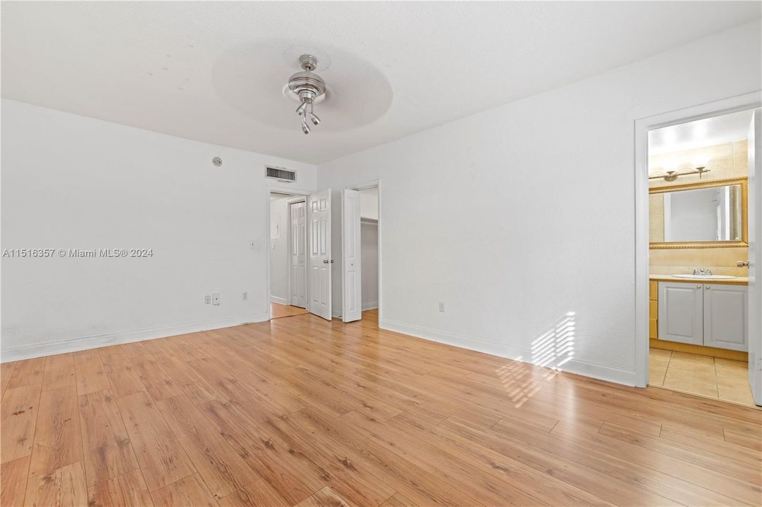 For Sale: $475,000 (2 beds, 2 baths, 1092 Square Feet)