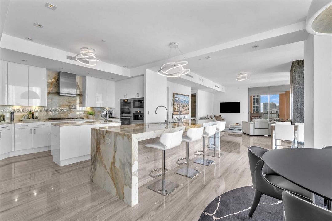 Active With Contract: $6,900,000 (3 beds, 6 baths, 4609 Square Feet)