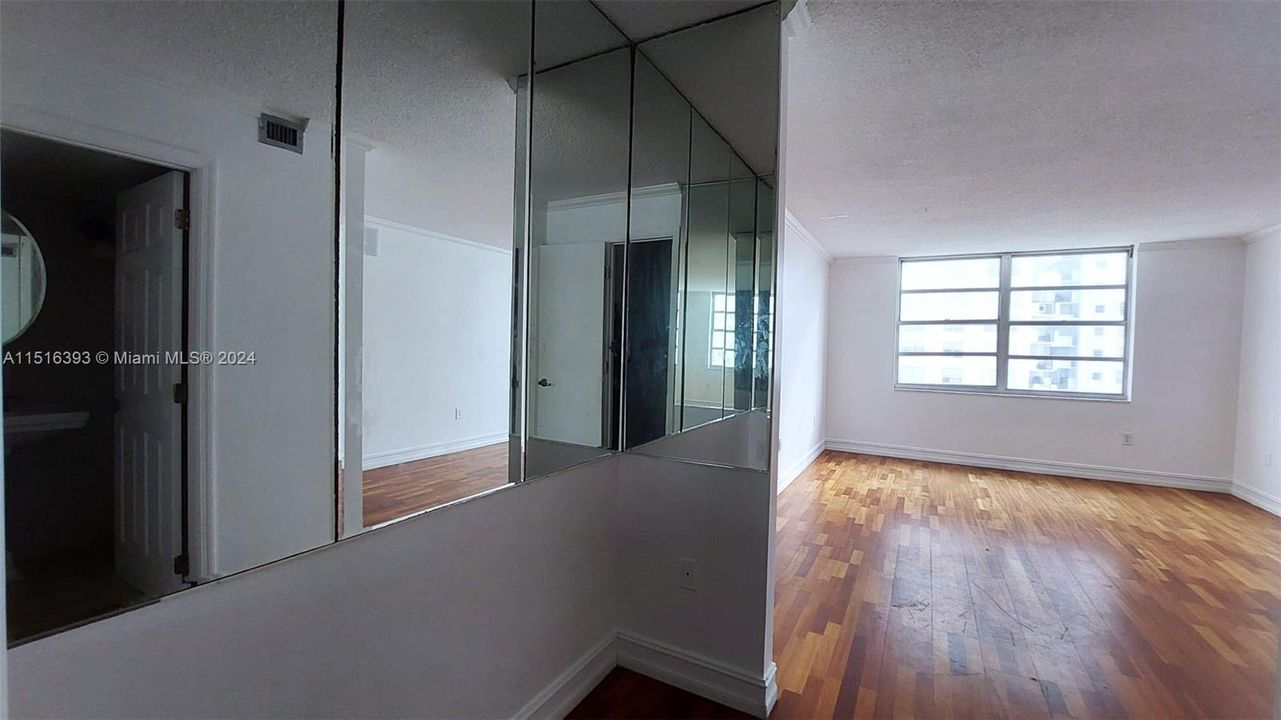 For Sale: $310,000 (2 beds, 2 baths, 1300 Square Feet)