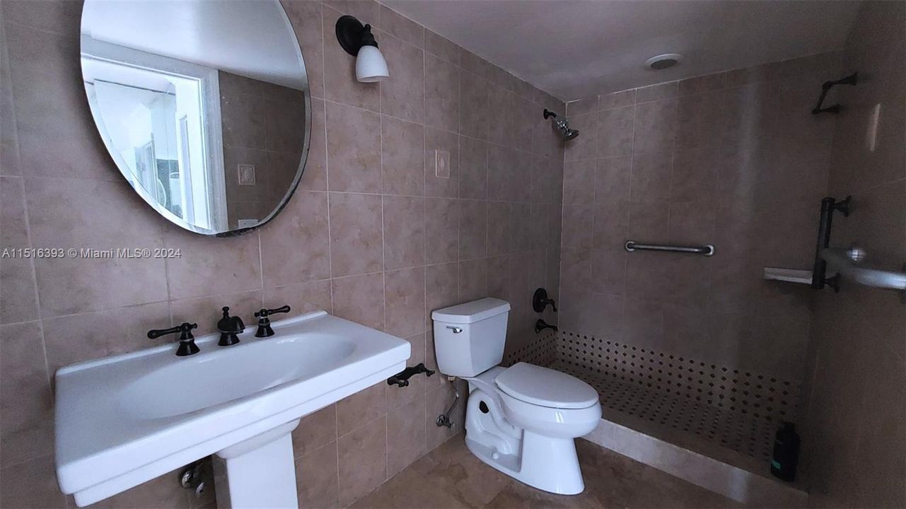 For Sale: $310,000 (2 beds, 2 baths, 1300 Square Feet)