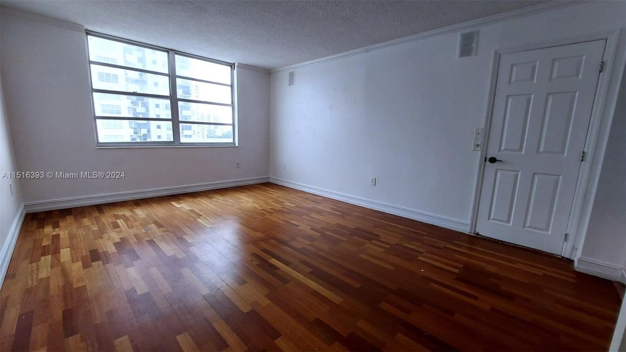 For Sale: $310,000 (2 beds, 2 baths, 1300 Square Feet)