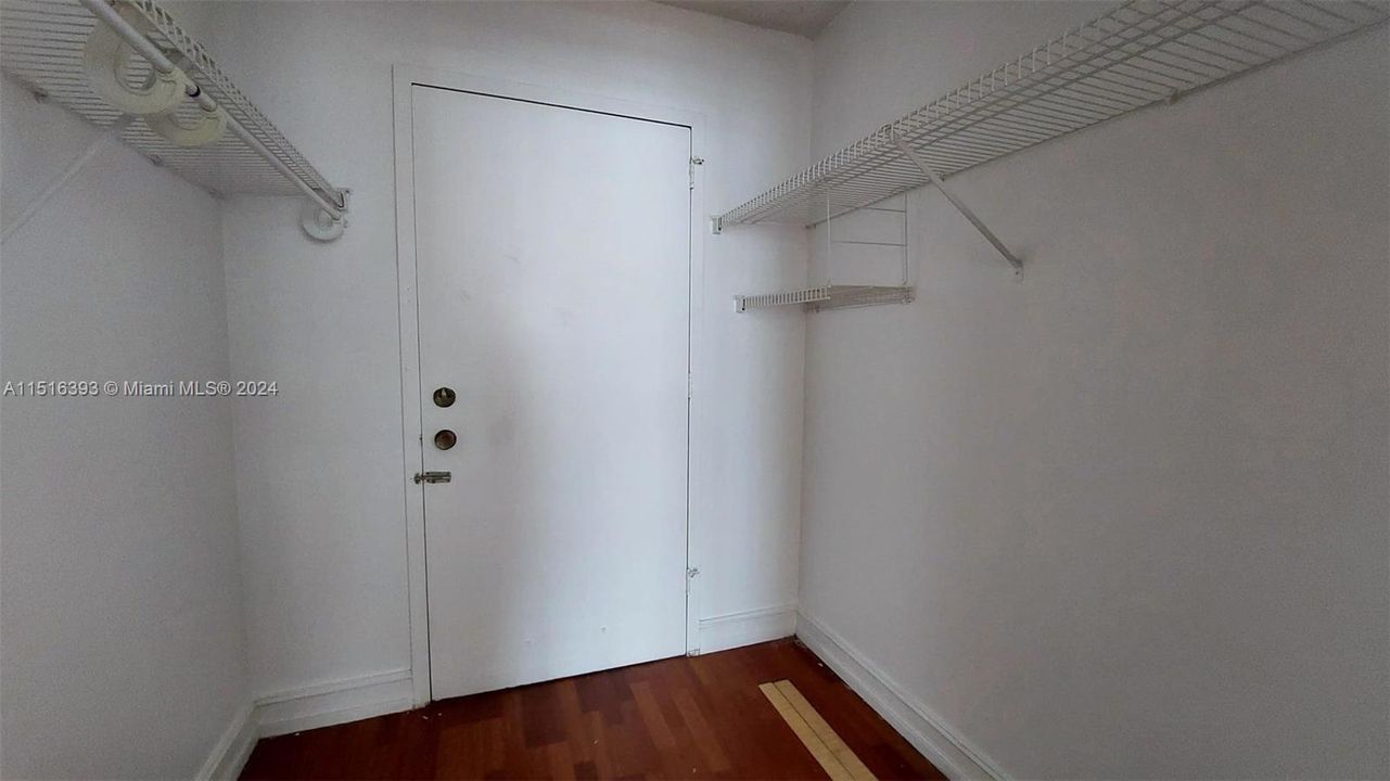 For Sale: $310,000 (2 beds, 2 baths, 1300 Square Feet)